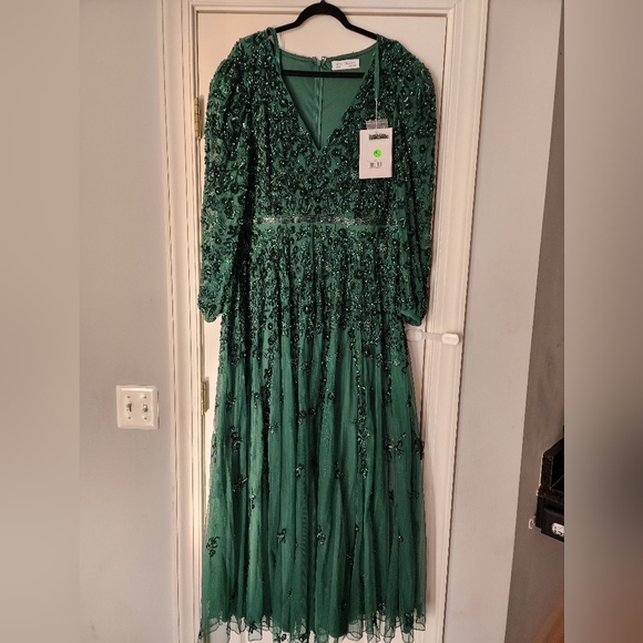 Elegant Green Evening Gown - Picture 6 of 6